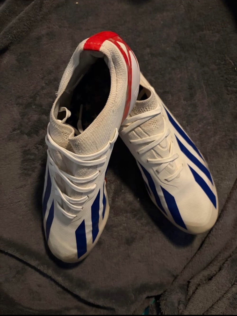 adidas Men's White Athletic Cleats with Blue Stripes and Red Heel